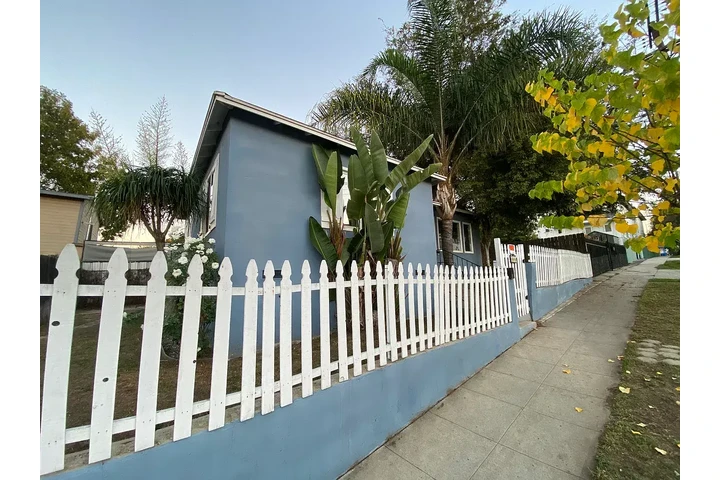 $1100 : Boyle Heights 2 & 1 image 2