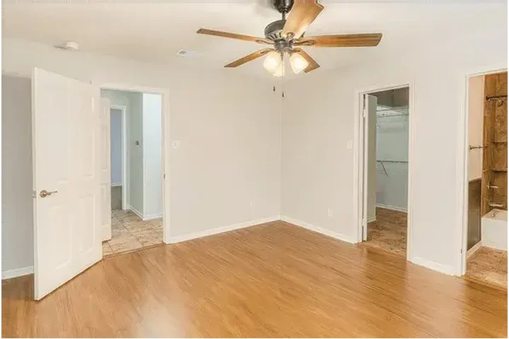 $1500 : 2 bed 2.5 bath available image 7