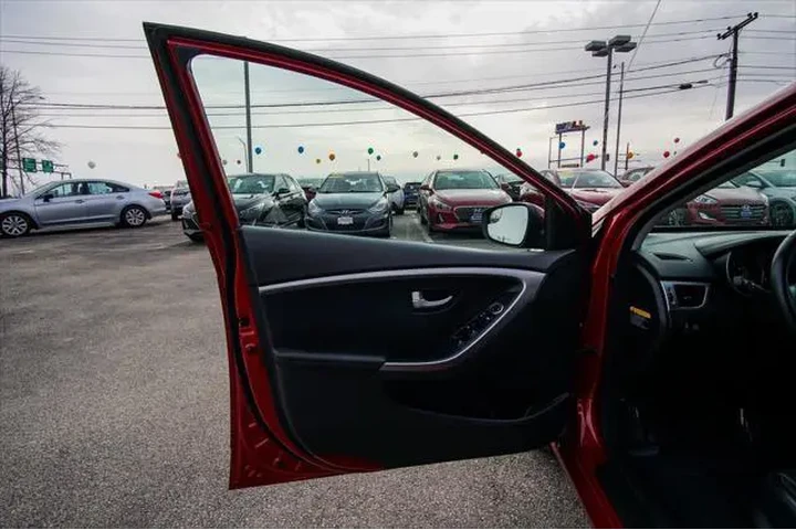 $9200 : Hyundai ELANTRA GT 2017 4dr image 10