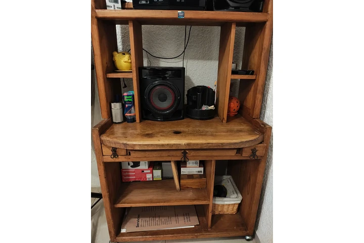 $2500 : Hermoso escritorio de madera image 2