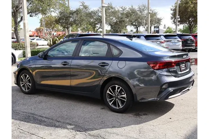 $15795 : Kia Forte 2024 LXS 4dr Sedan image 7