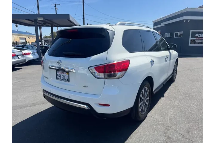 $9998 : 2016 Pathfinder SV image 8