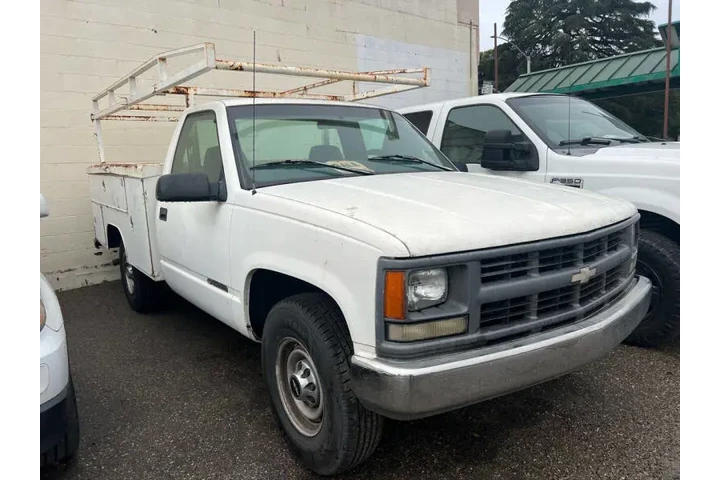 $7900 : 1997 C/K 2500 Series C2500 Ch image 2