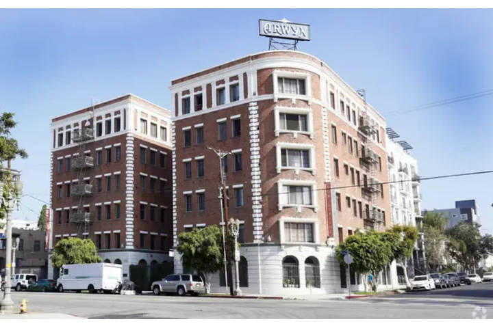 $1450 : 3835 W 8th St, LOS ANGELES, CA image 5