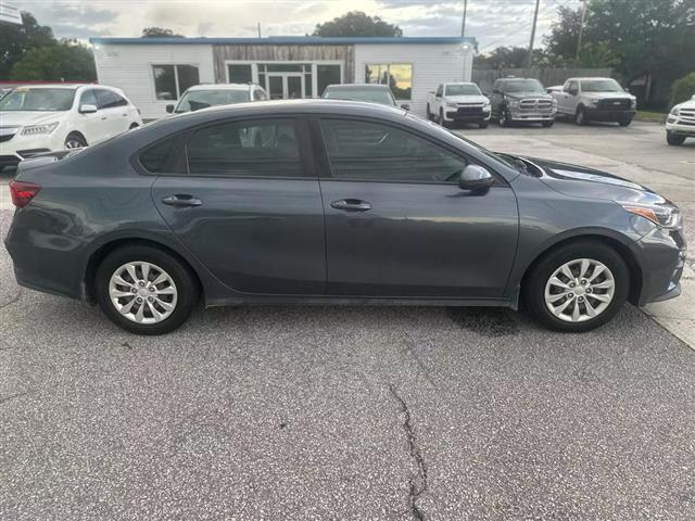 $13990 : 2020 KIA FORTE image 8