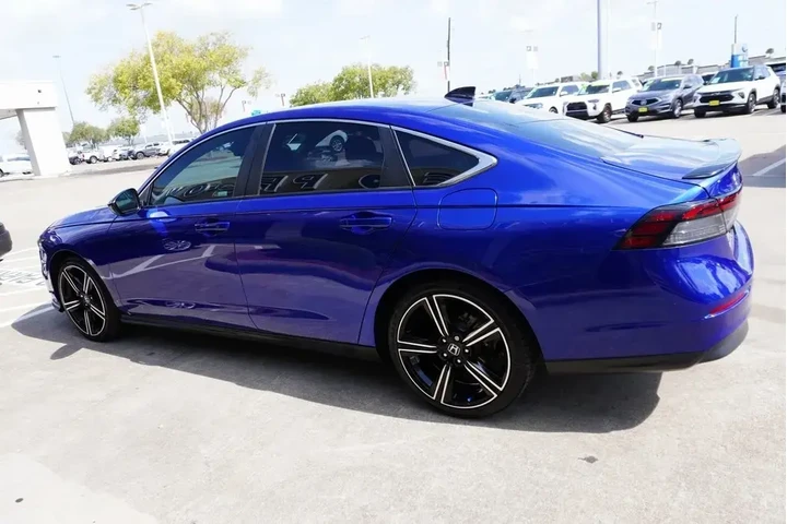 $28488 : Honda Accord Hybrid 2023 Spo image 4