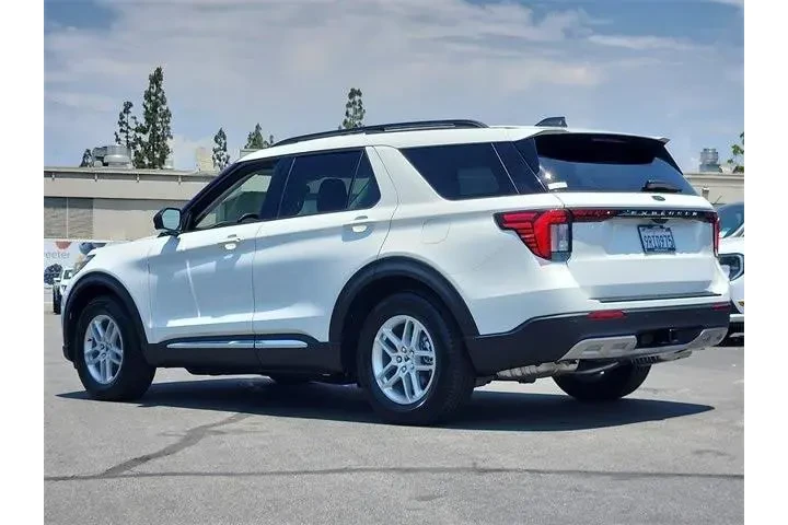 $39388 : Ford Explorer 2025 Active 4d image 2