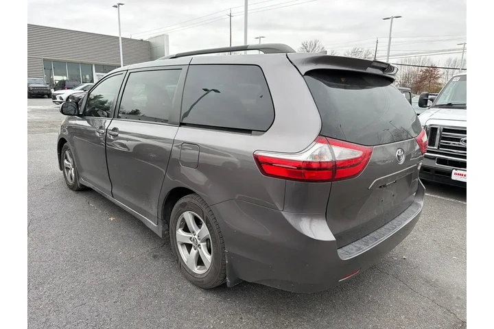$23000 : Toyota Sienna 2019 LE 7-Pass image 5