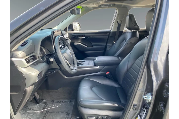 $39509 : Toyota Highlander 2023 XLE 4 image 9