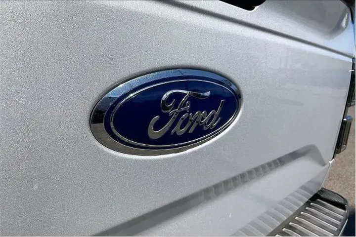 $25580 : Ford F-150 2017 4x2 XL 4dr S image 9