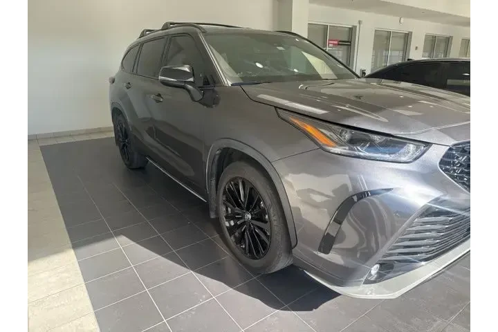 $39986 : Toyota Highlander 2024 LE 4d image 4