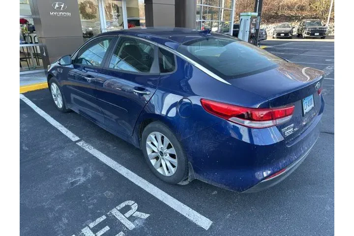 $12888 : Kia Optima 2018 LX 4dr Sedan image 2