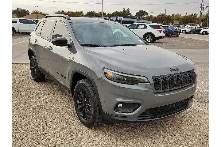 $25990 : Jeep Cherokee 2023 4x4 Altit image 4