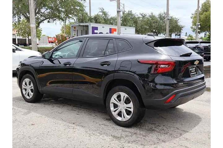 $15790 : Chevrolet Trax 2024 LS 4dr C image 7
