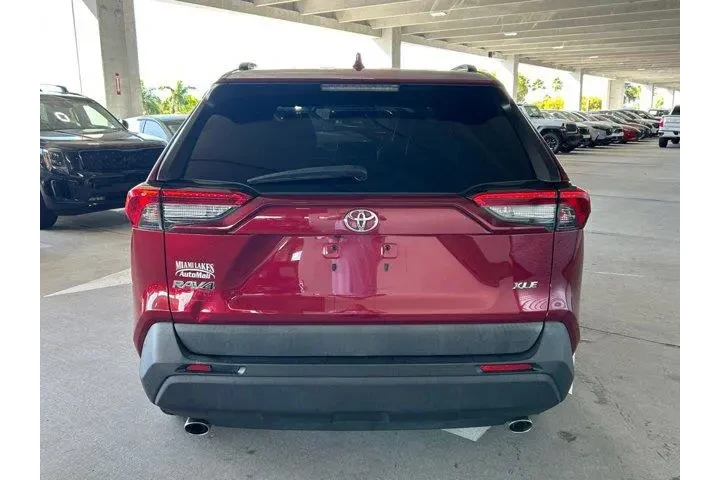 $19632 : Toyota RAV4 2020 XLE Premium image 6