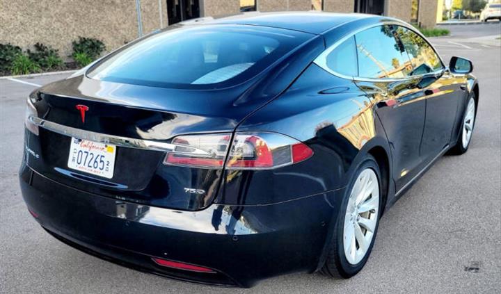 $29950 : 2018 Model S 75D image 9