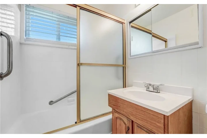 $2000 : 2 Bedroom House in South Gate image 9