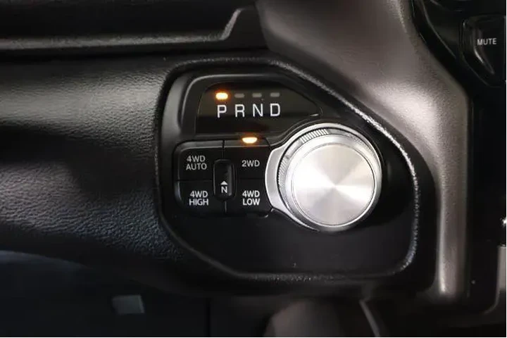 $33835 : Ram 1500 2021 4x4 Laramie 4d image 9