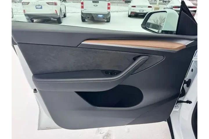 $39540 : Tesla Model Y 2025 AWD Long image 9