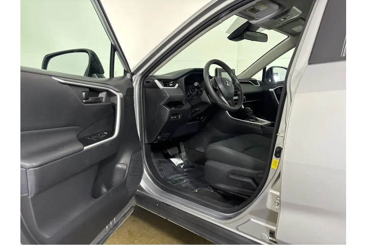 $26500 : 2021 RAV4 Hybrid LE image 2