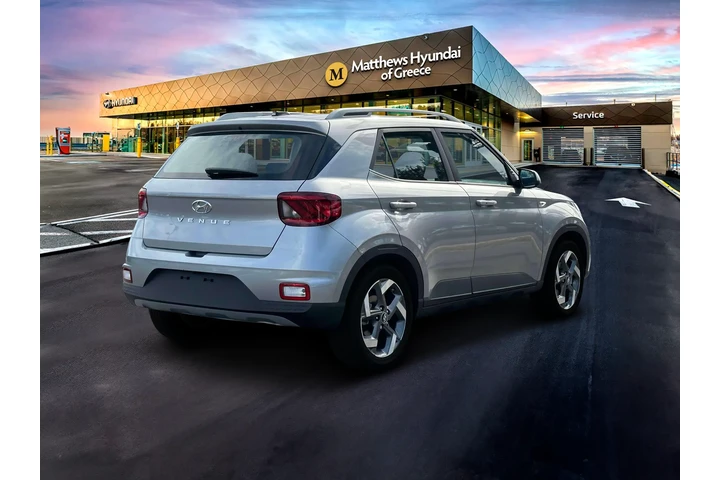 $18413 : Hyundai VENUE 2024 SEL 4dr C image 7