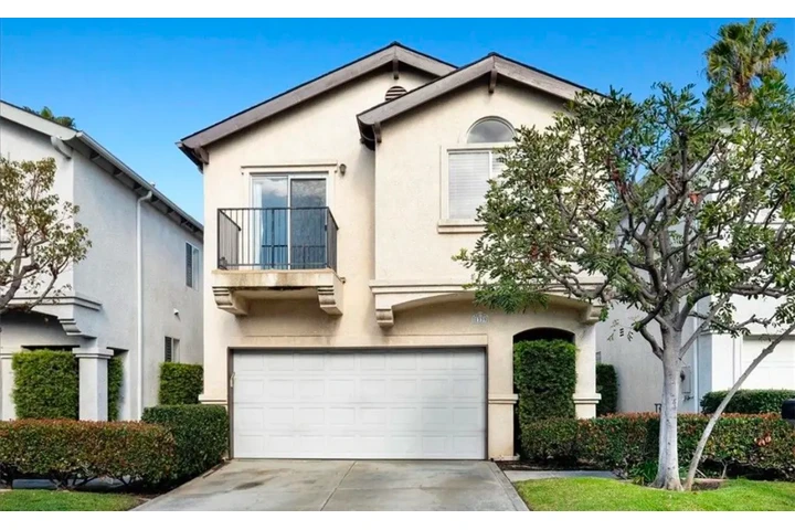 $1900 : 2 Bed 2 Bath Apt in South, LA image 1