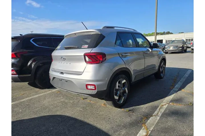$22852 : Hyundai VENUE 2025 SEL 4dr C image 4