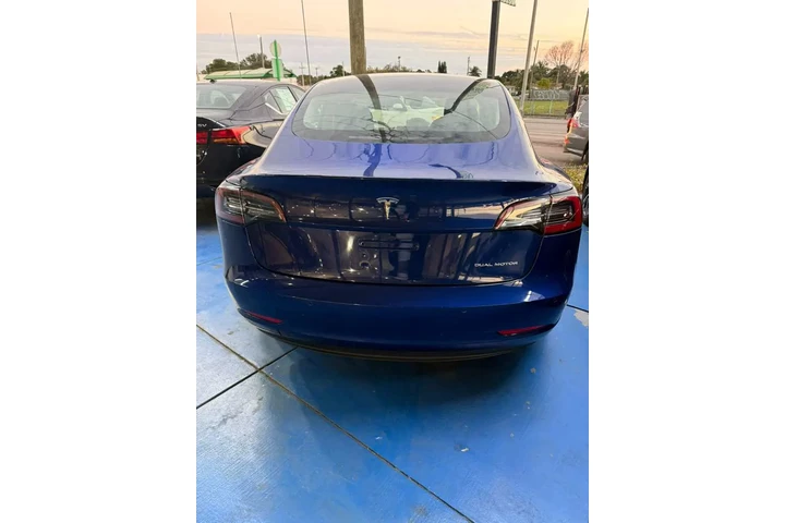 $2000 : Tesla Model 3 Long Range image 1