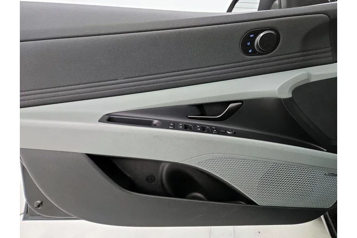 $24998 : Hyundai ELANTRA Hybrid 2025 image 4