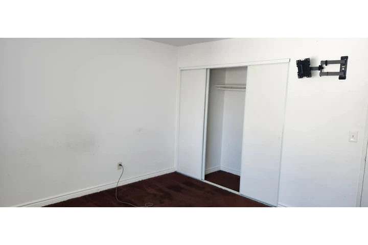 $1 : Rento recamara image 3