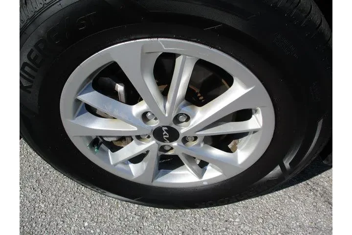 $28995 : Kia Carnival 2024 LX 4dr Min image 9