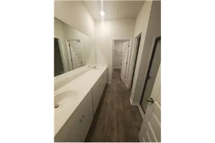 $2500 : Rental property with 5 bedro image 9