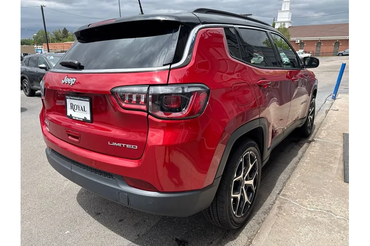 $24995 : 2025 Compass Limited 4x4 image 4