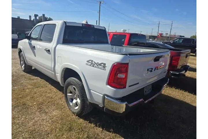 $36946 : Ram 1500 2025 4x4 Big Horn 4 image 2