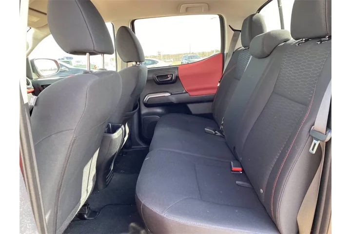 $18000 : 2018 Toyota Tacoma SR5 image 7