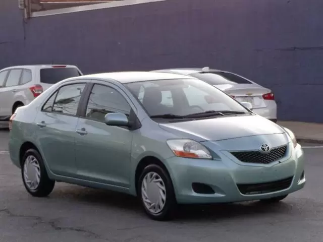 $7800 : 2010 Yaris image 4