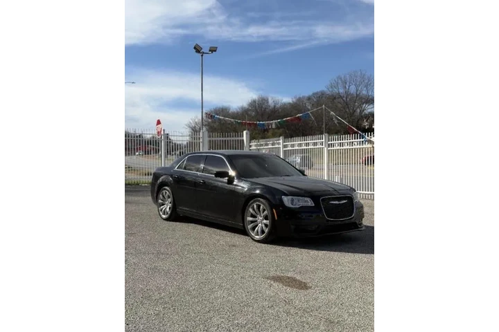 $11900 : 2019 300 Touring image 1