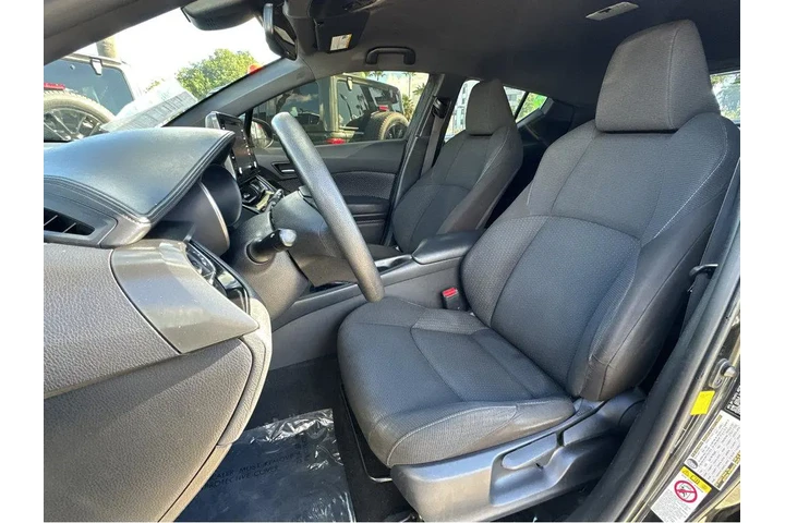 $17477 : 2019 C-HR LE image 9