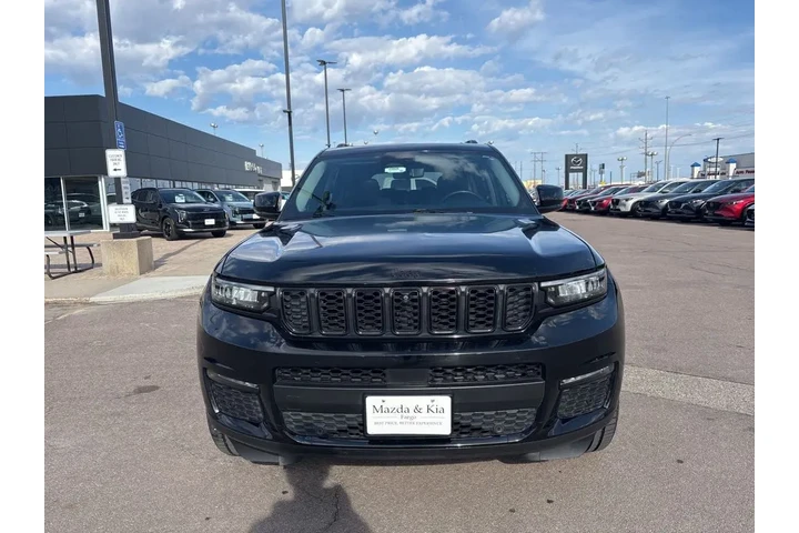 $30999 : 2022 Grand Cherokee L Limited image 2