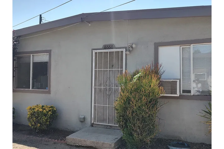 $1200 : Cozy 2-bedroom, 1-bath home wi image 2