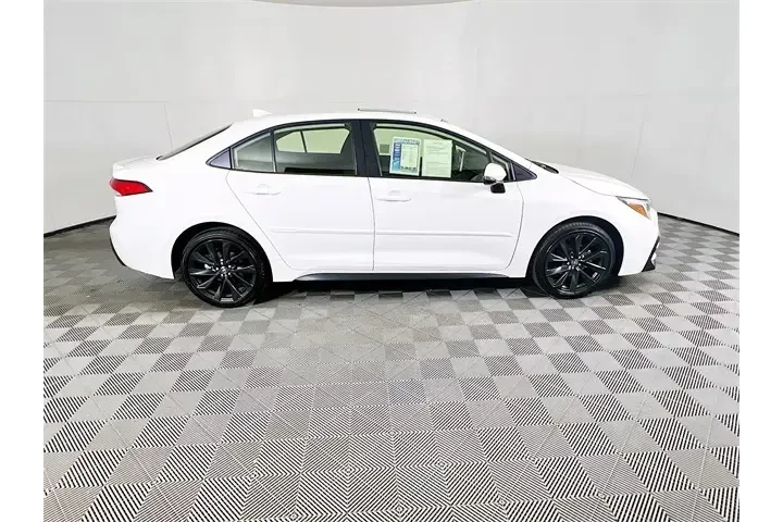 $27900 : Toyota Corolla Hybrid 2025 S image 8