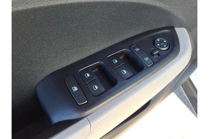 $18784 : Hyundai VENUE 2024 SEL 4dr C image 9