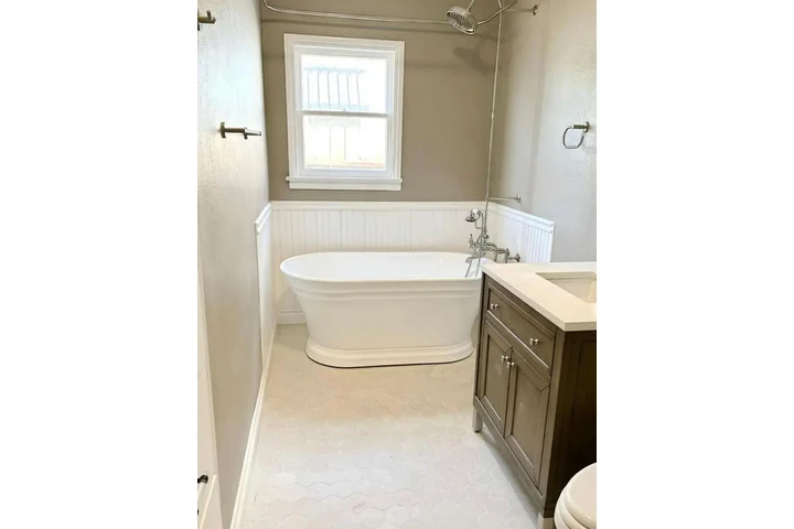 $1350 : Santa Ana - Home Available image 2