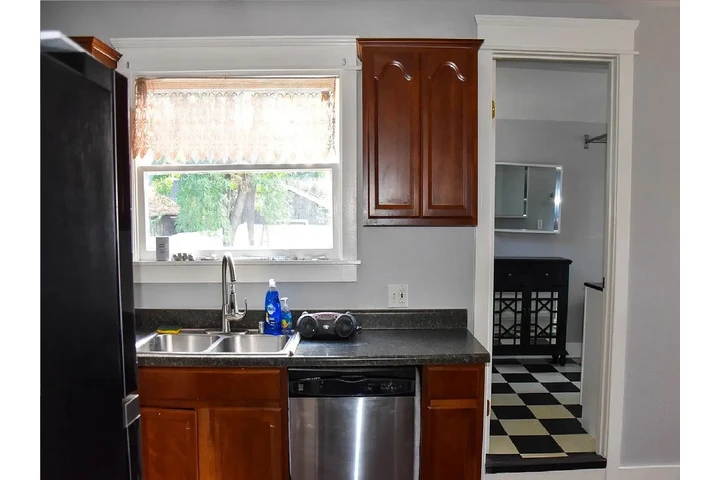 $1050 : stainless washer & dryer home image 4