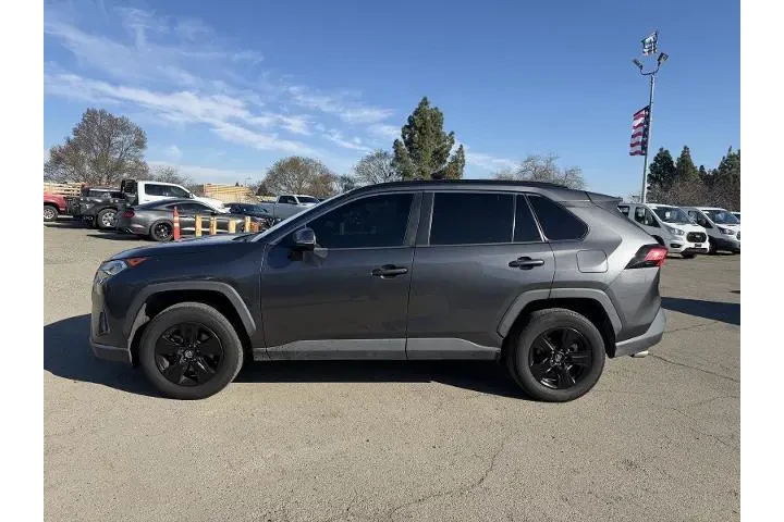 $21500 : Toyota RAV4 2020 XLE 4dr SUV image 2