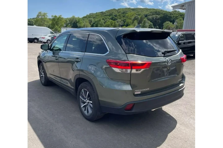 $17950 : 2017 TOYOTA HIGHLANDER XLE SP image 7