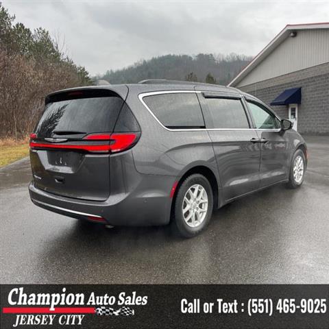 Used 2022 Pacifica Touring L image 8