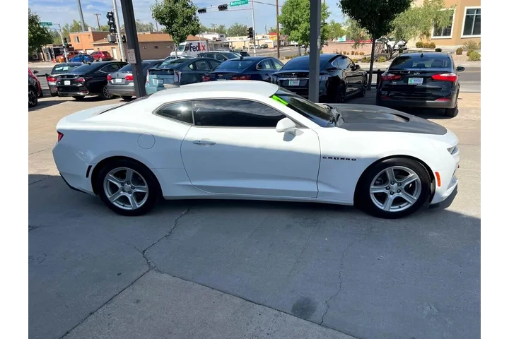2017 Camaro 1LT Coupe image 4