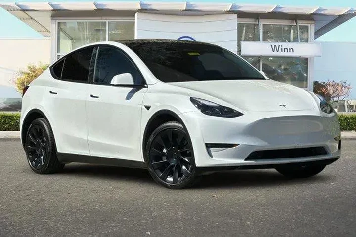 $32976 : Tesla Model Y 2023 AWD 4dr C image 2