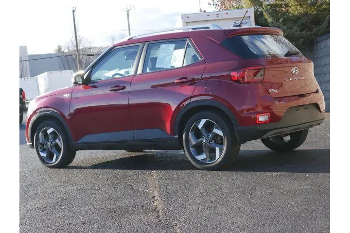 $21995 : Hyundai VENUE 2024 SEL 4dr C image 4